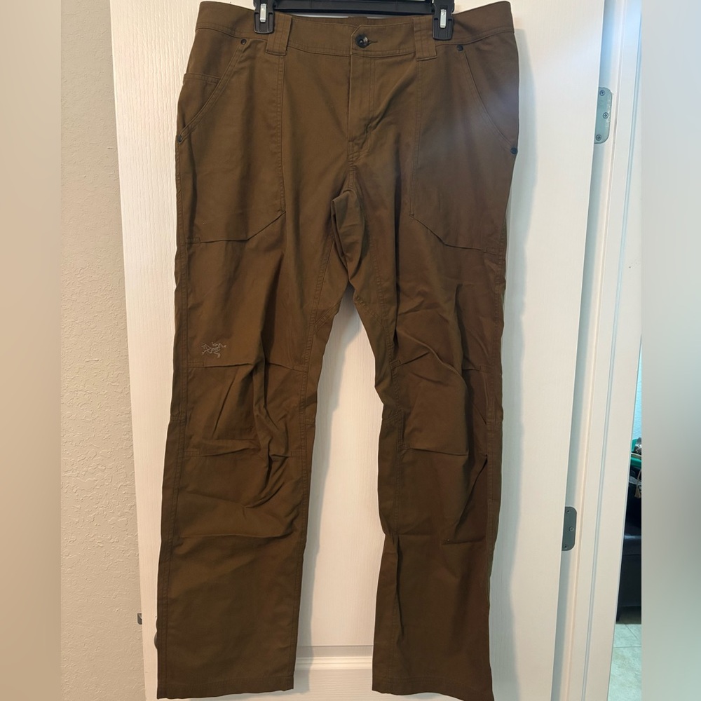 Arc'teryx Men's Cargo Pants — Olive Brown